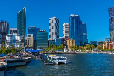 PERTH, AUSTRALYA, 18 HAZİRAN 2020: Perth, Avustralya 'daki Elizabeth rıhtımının Skyline' ı