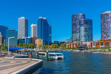 PERTH, AUSTRALYA, 18 HAZİRAN 2020: Perth, Avustralya 'daki Elizabeth rıhtımının Skyline' ı