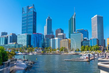 PERTH, AUSTRALYA, 18 HAZİRAN 2020: Perth, Avustralya 'daki Elizabeth rıhtımının Skyline' ı