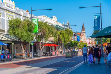 FREMANTLE, AUSTRALYA, HAZİRAN 19 Ocak 2020: Fremantle, Avustralya 'da tarihi evleri olan cadde