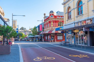 FREMANTLE, AUSTRALYA, HAZİRAN 19 Ocak 2020: Fremantle, Avustralya 'da tarihi evleri olan cadde