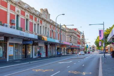 FREMANTLE, AUSTRALYA, HAZİRAN 19 Ocak 2020: Fremantle, Avustralya 'da tarihi evleri olan cadde