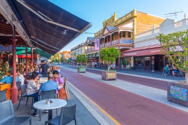 FREMANTLE, AUSTRALYA, HAZİRAN 19 Ocak 2020: Fremantle, Avustralya 'da tarihi evleri olan cadde