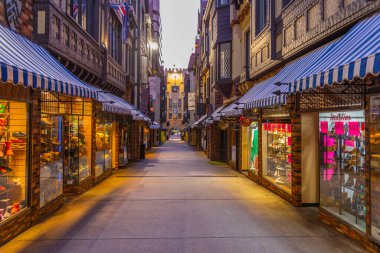 PERTH, AUSTRALYA, 19 HAZİRAN 2020: Perth, Avustralya 'daki Londra saray alışveriş şeridi