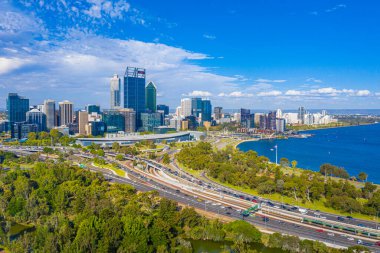 PERTH, AUSTRALIA, 16 HAZİRAN 2020: Kings Park ve Botanik Bahçesinden Perth 'in Skyline' ı, Avustralya
