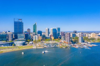 PERTH, AUSTRALYA, 16 HAZİRAN 2020: Perth, Avustralya 'daki Elizabeth rıhtımının Skyline' ı