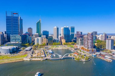 PERTH, AUSTRALYA, 16 HAZİRAN 2020: Perth, Avustralya 'daki Elizabeth rıhtımının Skyline' ı