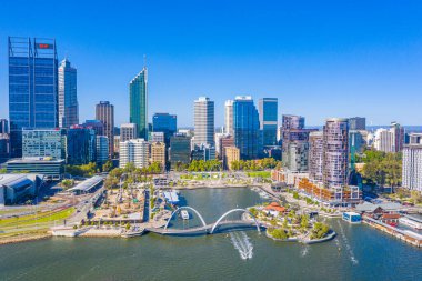 PERTH, AUSTRALYA, 16 HAZİRAN 2020: Perth, Avustralya 'daki Elizabeth rıhtımının Skyline' ı