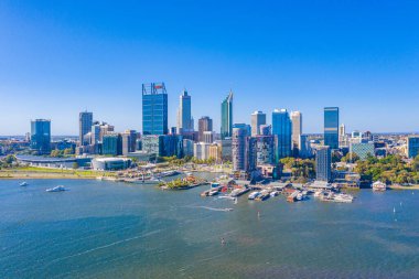 PERTH, AUSTRALYA, 16 HAZİRAN 2020: Perth, Avustralya 'daki Elizabeth rıhtımının Skyline' ı