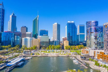 PERTH, AUSTRALYA, 16 HAZİRAN 2020: Perth, Avustralya 'daki Elizabeth rıhtımının Skyline' ı
