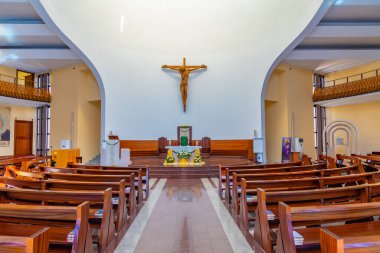 TİRAN, ALBANIA, EYLÜL 28, 2019: Tiran, Arnavutluk 'taki Saint Paul katedralinin içi