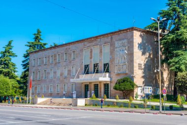 TİRAN, ALBANIA, EYLÜL 28, 2019: Arnavutluk 'un Tiran kentindeki Başbakanlık Ofisi