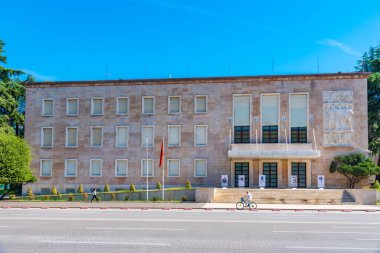 TİRAN, ALBANIA, EYLÜL 28, 2019: Arnavutluk 'un Tiran kentindeki Başbakanlık Ofisi