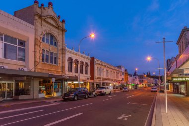 LAUNCESTON, AUSTRALYA, 24 Şubat 2020: Launceston, Avustralya şehir merkezi üzerinde gün batımı