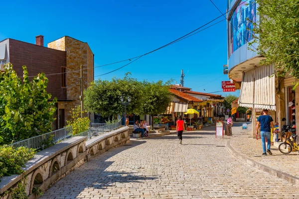 Kruja Albania September 2019 Люди Йдуть Пішохідною Вулицею Центрі Міста — стокове фото