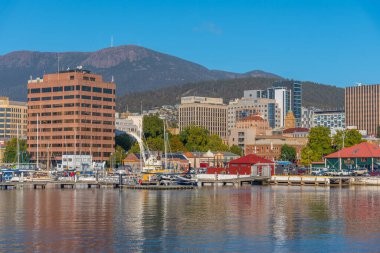 HOBART, AUSTRALYA, 22 Şubat 2020: Avustralya 'daki Hobart limanında anayasa iskelesi