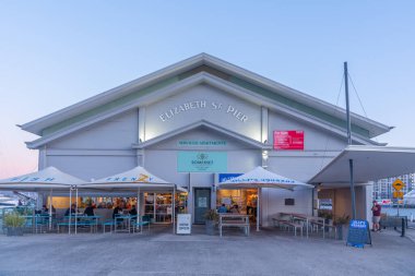 HOBART, AUSTRALYA, 21 Şubat 2020: Hobart, Avustralya 'daki Elizabeth Street Rıhtımı üzerinde gün batımı