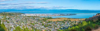 NELSON, NEW ZEALAND, 5 Şubat 2020: Yeni Zelanda 'daki Nelson şehir merkezinin hava görüntüsü