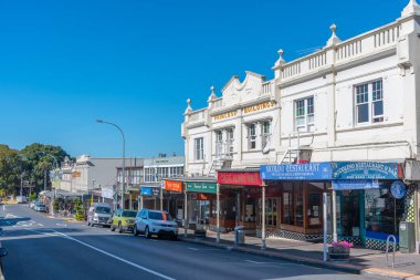 AUCKLAND, NEW ZEALAND, 20 Şubat 2020: Auckland, Yeni Zelanda Devonport Mahallesi 'nde ana cadde