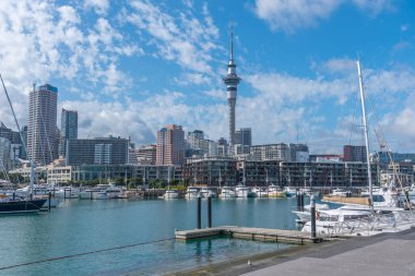 AUCKLAND, NEW ZEALAND, 19 Şubat 2020: Auckland, Yeni Zelanda limanından gökyüzü manzarası