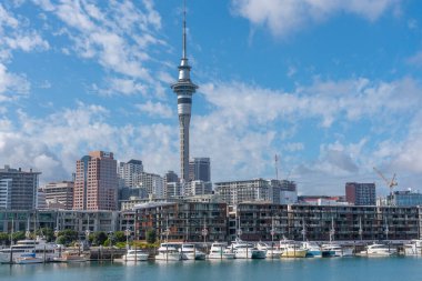 AUCKLAND, NEW ZEALAND, 19 Şubat 2020: Auckland, Yeni Zelanda limanından gökyüzü manzarası