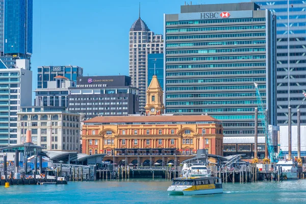 AUCKLAND, NEW ZEALAND, 20 Şubat 2020: Auckland, Yeni Zelanda 'daki feribot terminali
