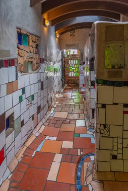 KAWAKAWA, NEW ZEALAND, 17 Şubat 2020: Kawakawa, Yeni Zelanda 'daki Hundertwasser Umumi Tuvaletler