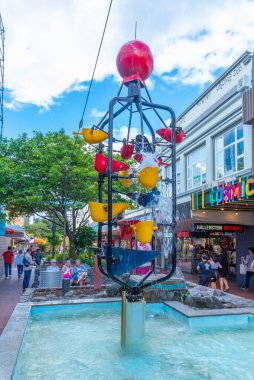 WELLINGTON, NEW ZEALAND, 9 Şubat 2020: Wellington, Yeni Zelanda 'nın merkezindeki Küba caddesindeki kova fıskiyesi