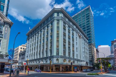 WELLINGTON, NEW ZEALAND, 9 Şubat 2020: İnsanlar Wellington, Yeni Zelanda 'nın merkezinde bir sokakta geziniyorlar