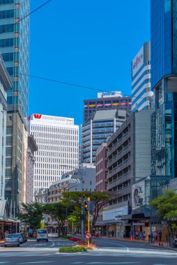 WELLINGTON, NEW ZEALAND, 9 Şubat 2020: İnsanlar Wellington, Yeni Zelanda 'nın merkezinde bir sokakta geziniyorlar