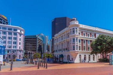 WELLINGTON, NEW ZEALAND, 9 Şubat 2020: İnsanlar Wellington, Yeni Zelanda 'nın merkezinde bir sokakta geziniyorlar