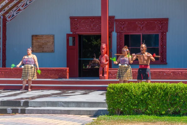 Rotorua Nova Zelândia Fevereiro 2020 Performers Showing Traditional Welcoming Ritual — Fotografia de Stock