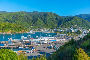 PICTON, NEW ZEALAND, 7 Şubat 2020: Picton, Yeni Zelanda 'daki feribot terminalinin havadan görüntüsü
