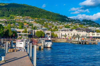 QUEENSTOWN, NEW ZEALAND, 27 HAZİRAN 2020: Queenstown, Yeni Zelanda Rıhtımı