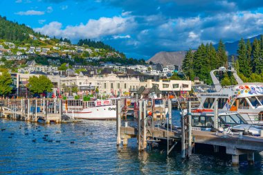 QUEENSTOWN, NEW ZEALAND, 27 HAZİRAN 2020: Queenstown, Yeni Zelanda Rıhtımı