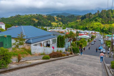 DUNEDIN, NEW ZEALAND, 25 HAZİRAN 2020: Baldwin Caddesi - Dunedin, Yeni Zelanda 'daki dünyanın en dik caddesi