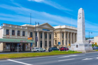 OAMARU, NEW ZEALAND, 24 HAZİRAN 2020: Oamaru, Yeni Zelanda 'daki Thames Caddesi' ndeki güzel binalar