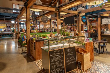 CHRISTCHURCH, NEW ZEALAND, 21 HAZİRAN 2020: Christchurch, Yeni Zelanda 'daki Oxford terasında gıda pazarı