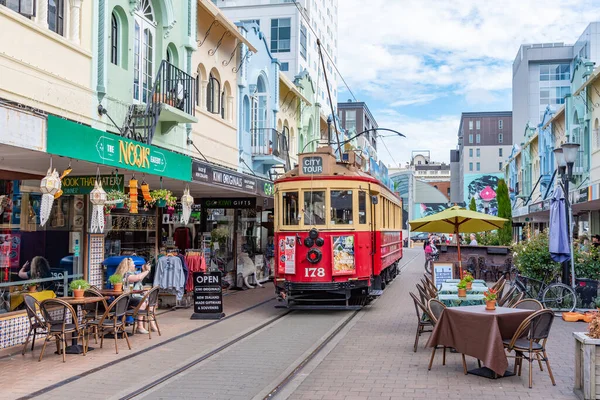 CHRISTCHURCH, NEW ZEALAND, 21 OCAK 2020: Christchurch, Yeni Zelanda 'daki New Regent Caddesi' ndeki restoranlar