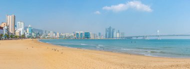 BUSAN, Kore, 29 EKİM 2019: Busan, Kore Cumhuriyeti 'ndeki Gwangalli plajı