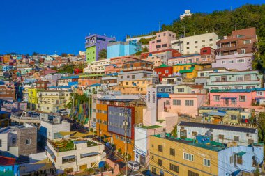 BUSAN, KOREA, 30 Ekim 2019: Busan, Kore Cumhuriyeti 'ndeki Gamcheon kültür köyünün havadan görünüşü