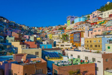 BUSAN, KOREA, 30 Ekim 2019: Busan, Kore Cumhuriyeti 'ndeki Gamcheon kültür köyünün havadan görünüşü