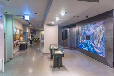 JEJU, KOREA, NOVEMBER 13, 2019: Kore Cumhuriyeti 'ndeki Jeju 3 Nisan Barış Parkı' ndaki Anma Salonu 'nda sergileniyor