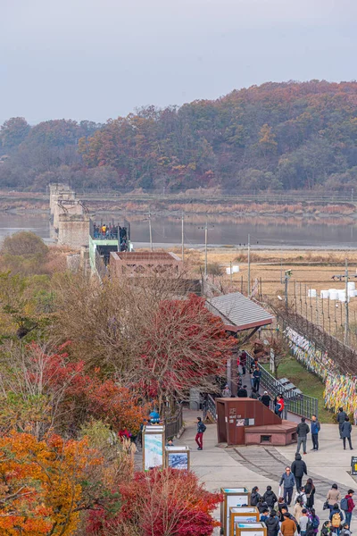 Imjingak Korea November 2019 People Strolling Dokgae Bridge Imjingak Republic — Stock Photo, Image