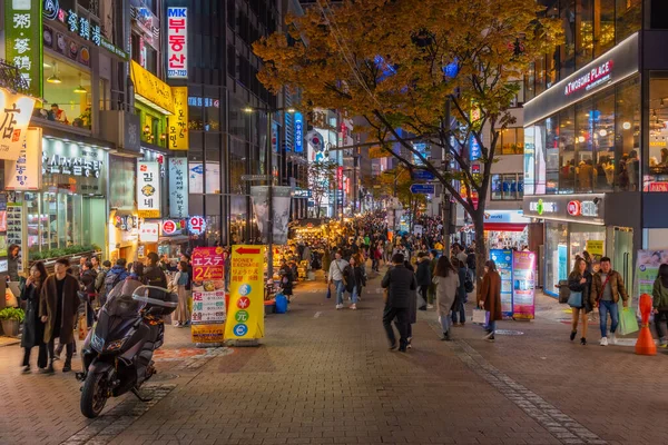 Seoul Korea Novembro 2019 Myeongdong Mercado Alimentos Durante Noite Seul — Fotografia de Stock