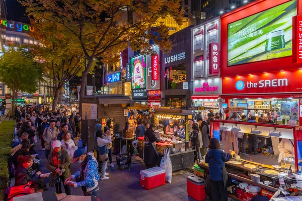 Seoul Korea Novembro 2019 Myeongdong Mercado Alimentos Durante Noite Seul — Fotografia de Stock