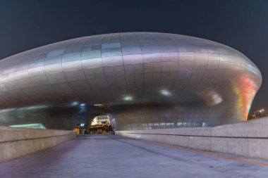 SEOUL, Kore, 7 Kasım 2019: Seul 'deki Dongdaemun Tasarım Plaza' nın Gece Görüşü