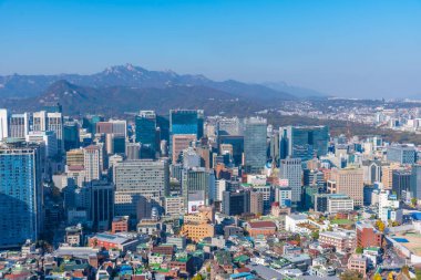 SEOUL, Kore, 7 Kasım 2019: Seul 'deki Namsan Kulesi' nden Seul şehir merkezinin havadan görünüşü