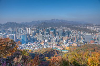 SEOUL, Kore, 7 Kasım 2019: Seul 'deki Namsan Kulesi' nden Seul şehir merkezinin havadan görünüşü