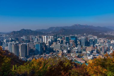 SEOUL, Kore, 7 Kasım 2019: Seul 'deki Namsan Kulesi' nden Seul şehir merkezinin havadan görünüşü